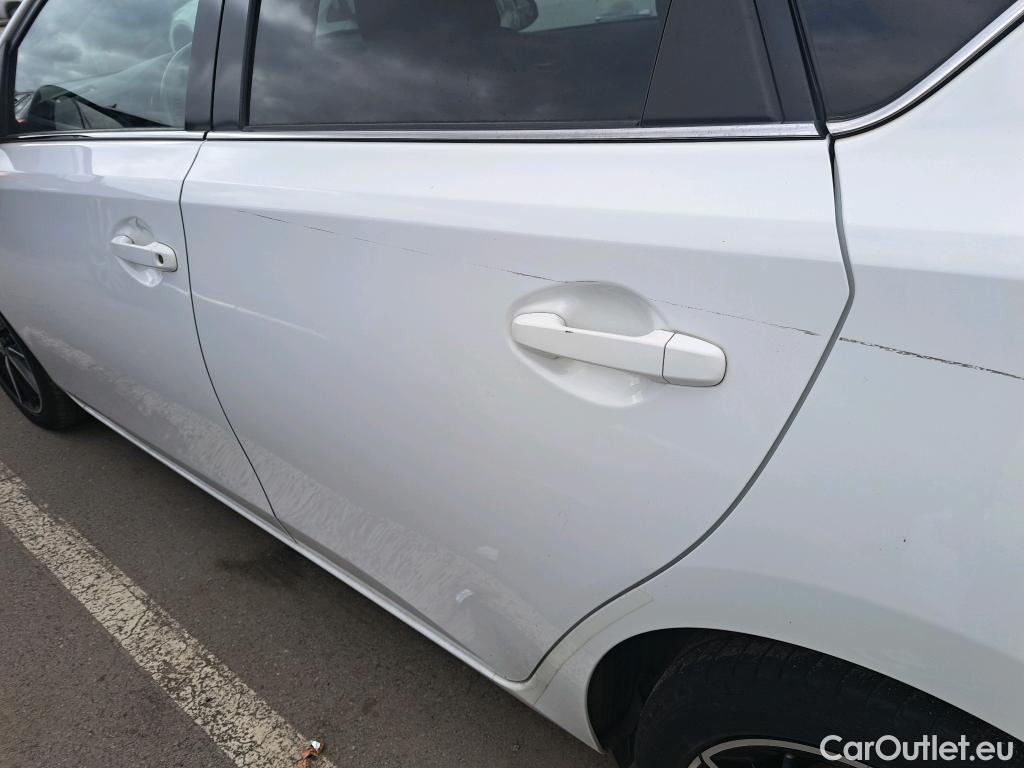  Toyota  Auris TOYOTA  / 2015 / 5P / berlina con portón 1.8 140H Hybrid Feel! Edition #18