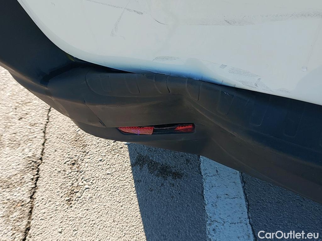  Fiat  Doblo FIAT Doblò Cargo/2015/4P/furgón derivado de turismo Cargo SX 1.3 Mjet 70 kW (95 CV) #40