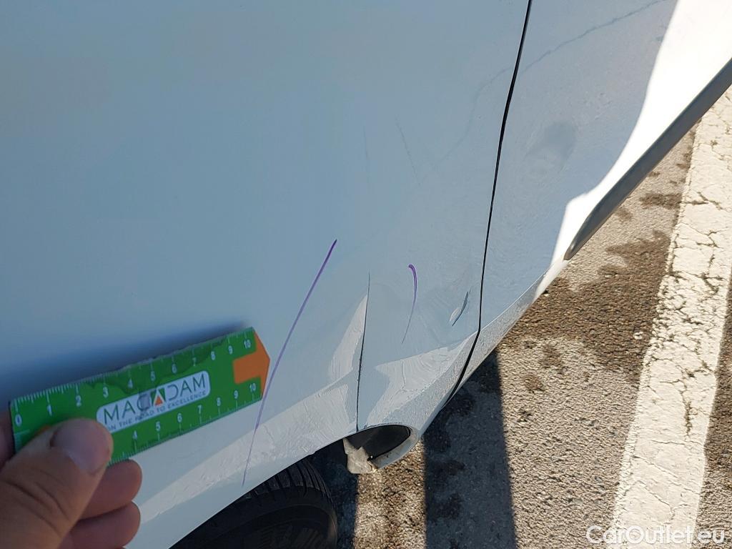  Fiat  Doblo FIAT Doblò Cargo/2015/4P/furgón derivado de turismo Cargo SX 1.3 Mjet 70 kW (95 CV) #23