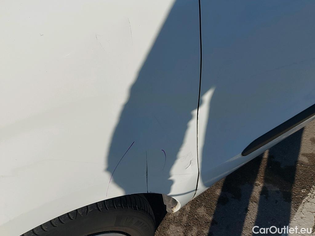  Fiat  Doblo FIAT Doblò Cargo/2015/4P/furgón derivado de turismo Cargo SX 1.3 Mjet 70 kW (95 CV) #22