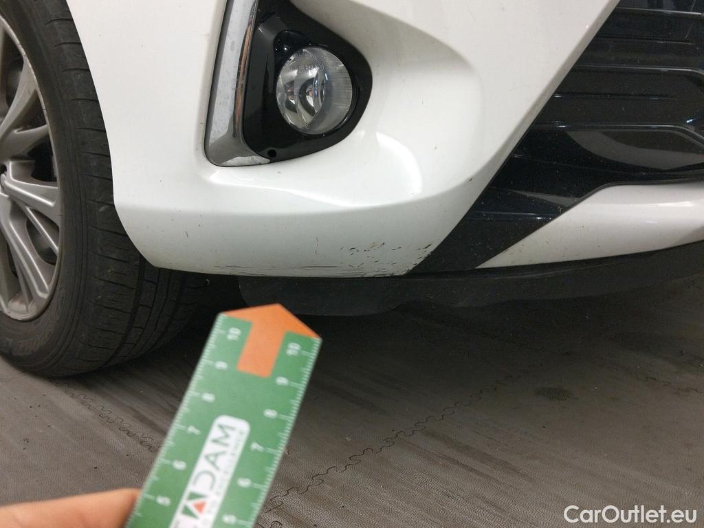  Toyota  Yaris TOYOTA  / 2017 / 5P / berlina con portón 1.5 100H Active #16