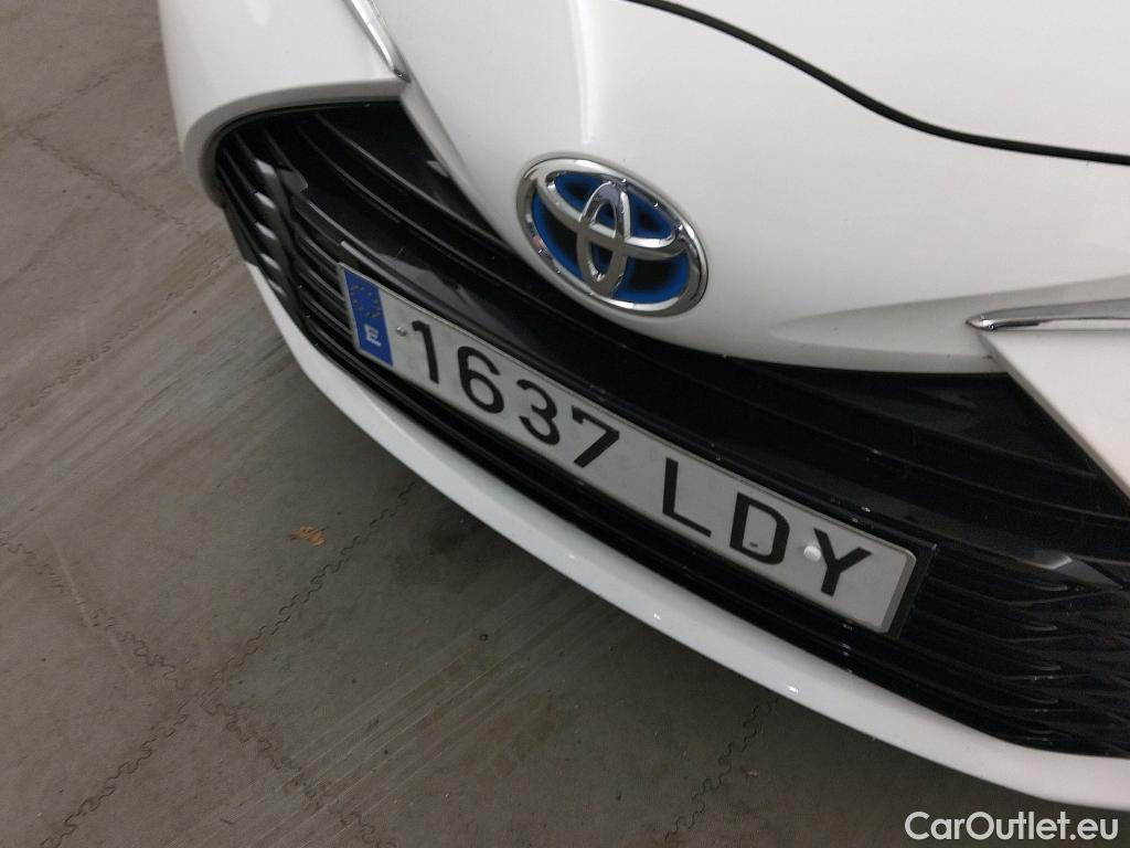  Toyota  Yaris TOYOTA  / 2017 / 5P / berlina con portón 1.5 100H Active #19