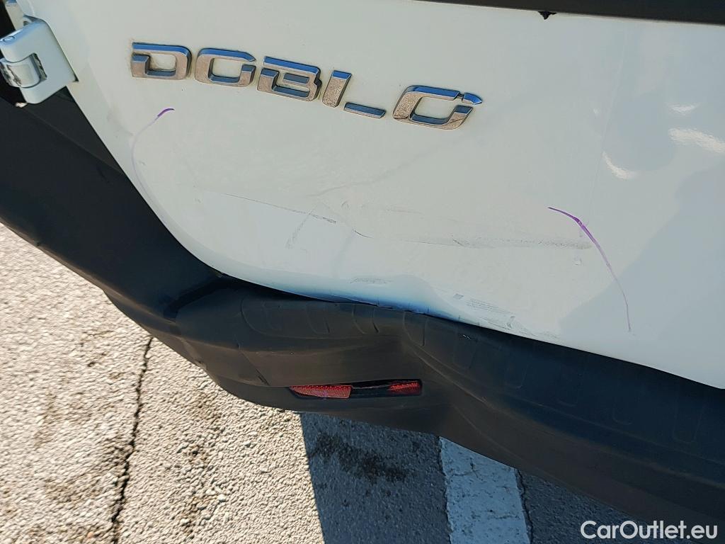  Fiat  Doblo FIAT Doblò Cargo/2015/4P/furgón derivado de turismo Cargo SX 1.3 Mjet 70 kW (95 CV) #39