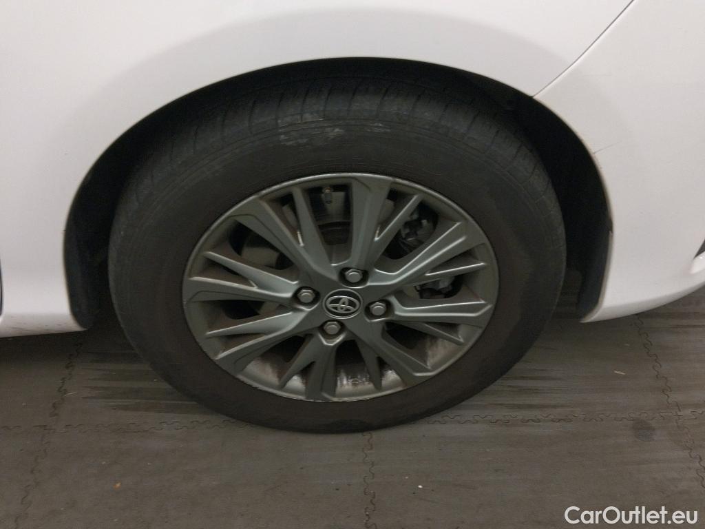  Toyota  Yaris TOYOTA  / 2017 / 5P / berlina con portón 1.5 100H Active #1
