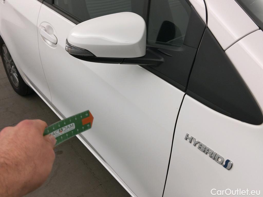  Toyota  Yaris TOYOTA  / 2017 / 5P / berlina con portón 1.5 100H Active #6