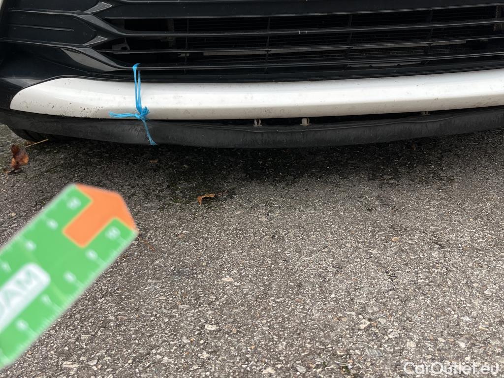  Toyota  Yaris TOYOTA  / 2017 / 5P / berlina con portón 1.5 100H Active #18