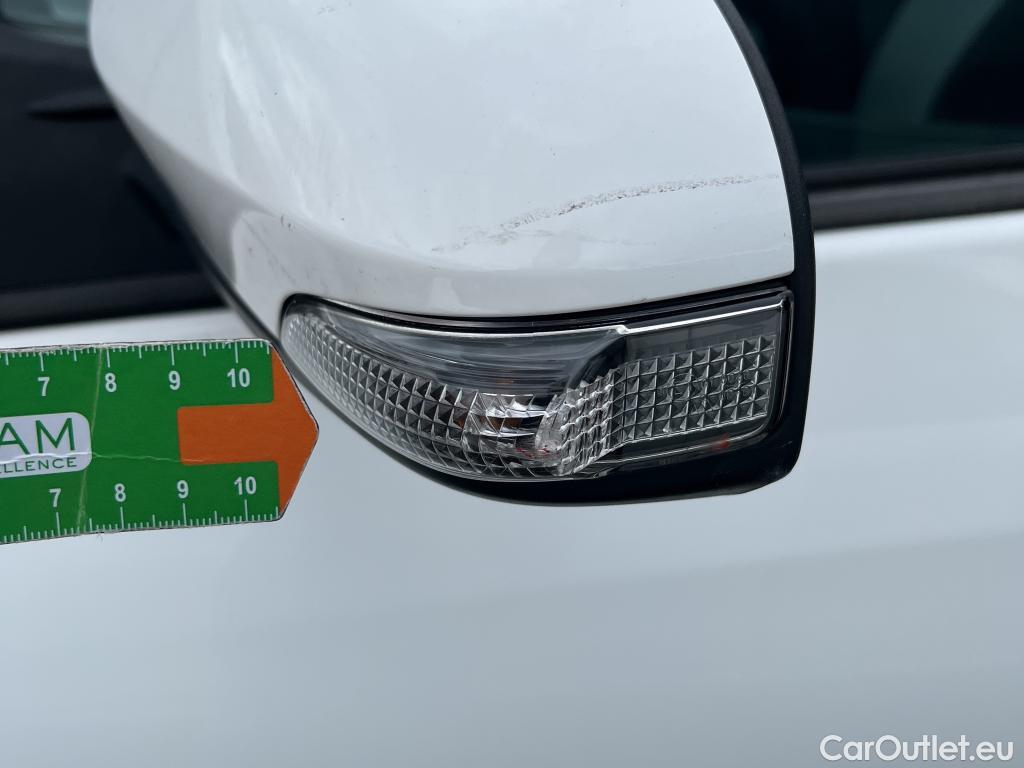  Toyota  Yaris TOYOTA  / 2017 / 5P / berlina con portón 1.5 100H Active #20