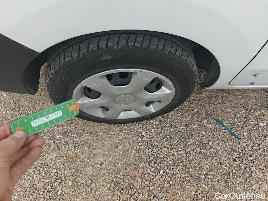  Dacia  Dokker DACIA  / 2013 / 4P / furgón derivado de turismo Van Essential Blue dCi 70kW (95CV) #40