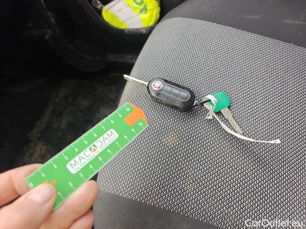  Fiat  Doblo FIAT DOBLÒ CARGO VU 4p 3G furgón derivad Base Maxi 1.3 Mjet 90 E5+ #1