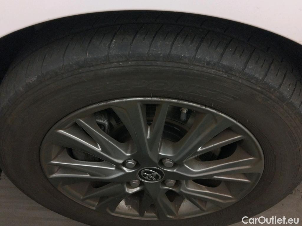  Toyota  Yaris TOYOTA  / 2017 / 5P / berlina con portón 1.5 100H Active #11