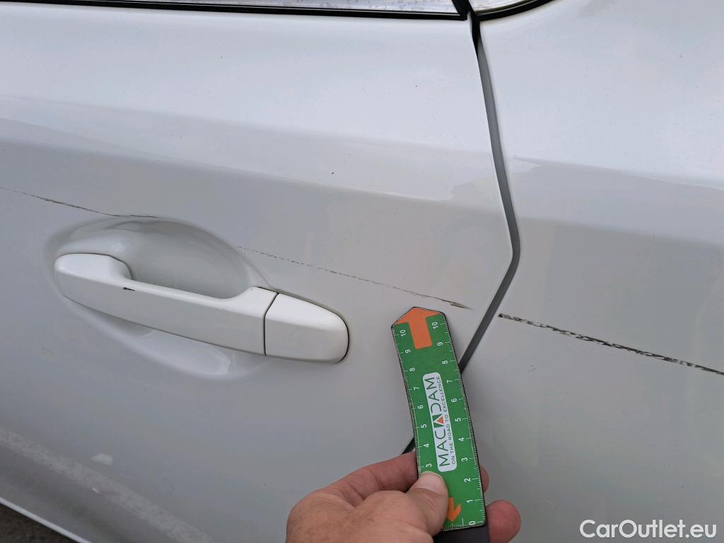  Toyota  Auris TOYOTA  / 2015 / 5P / berlina con portón 1.8 140H Hybrid Feel! Edition #19