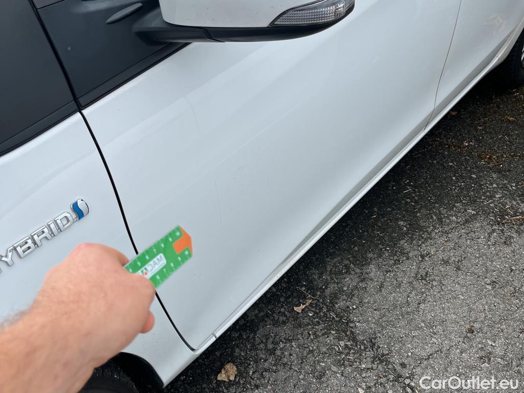  Toyota  Yaris TOYOTA  / 2017 / 5P / berlina con portón 1.5 100H Active #7