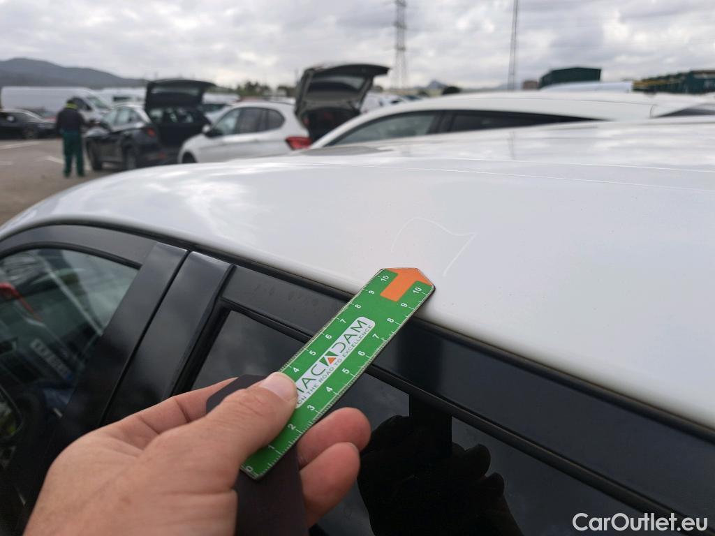  Toyota  Auris TOYOTA  / 2015 / 5P / berlina con portón 1.8 140H Hybrid Feel! Edition #25