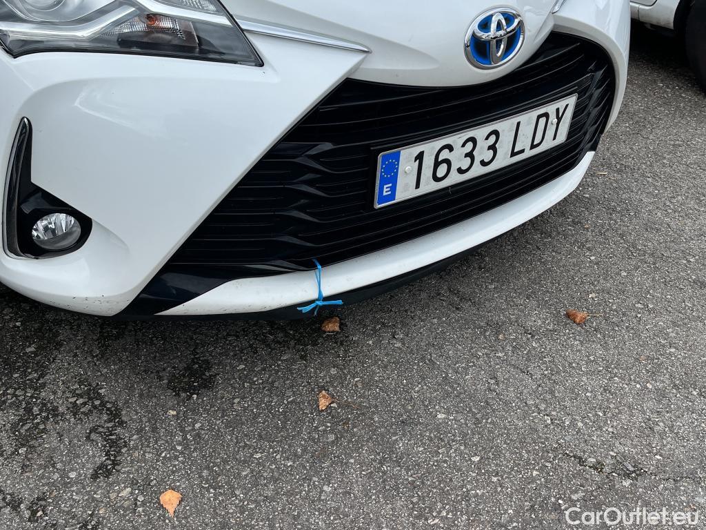  Toyota  Yaris TOYOTA  / 2017 / 5P / berlina con portón 1.5 100H Active #9