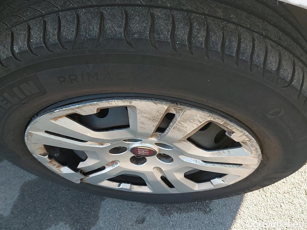  Fiat  Doblo FIAT Doblò Cargo/2015/4P/furgón derivado de turismo Cargo SX 1.3 Mjet 70 kW (95 CV) #33