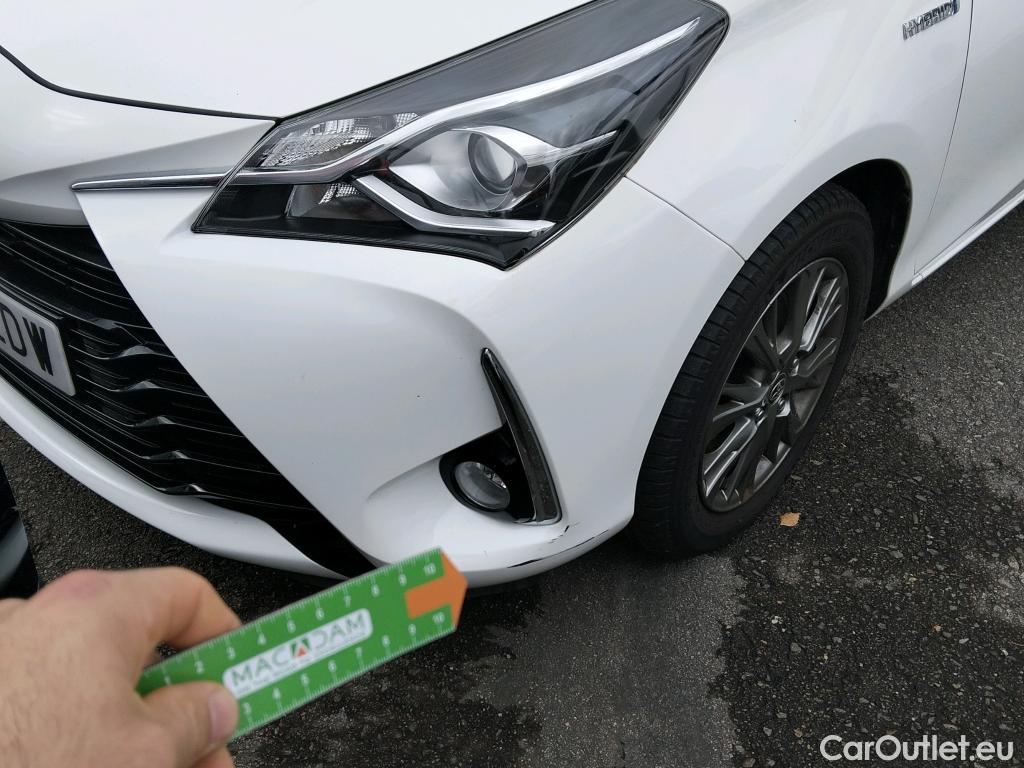  Toyota  Yaris TOYOTA  / 2017 / 5P / berlina con portón 1.5 100H Active #6