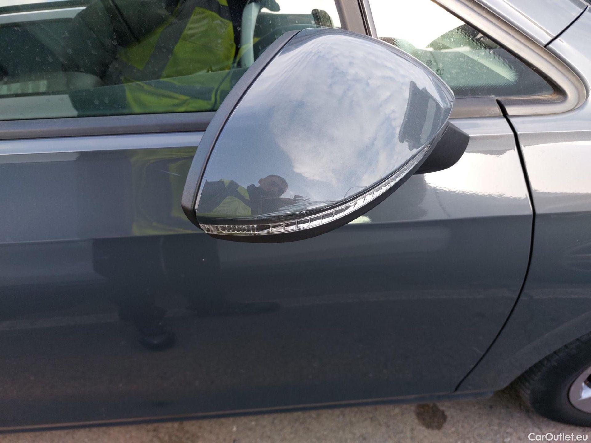  Volkswagen  Golf  VOLKSWAGEN / 2020 / 5P / familiar Life 1.0 eTSI 81kW (110CV) DSG Variant #19