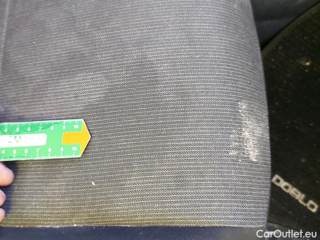  Fiat  Doblo FIAT Doblò Cargo/2015/4P/furgón derivado de turismo Cargo SX 1.3 Mjet 70 kW (95 CV) #30