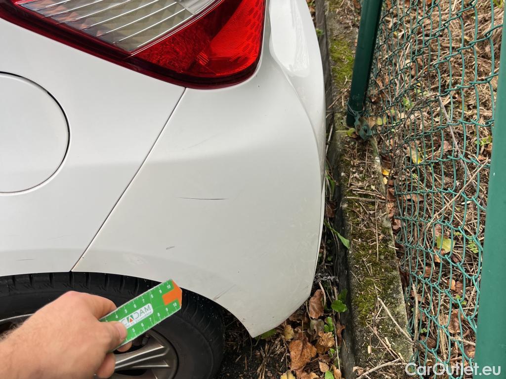  Toyota  Yaris TOYOTA  / 2017 / 5P / berlina con portón 1.5 100H Active #14