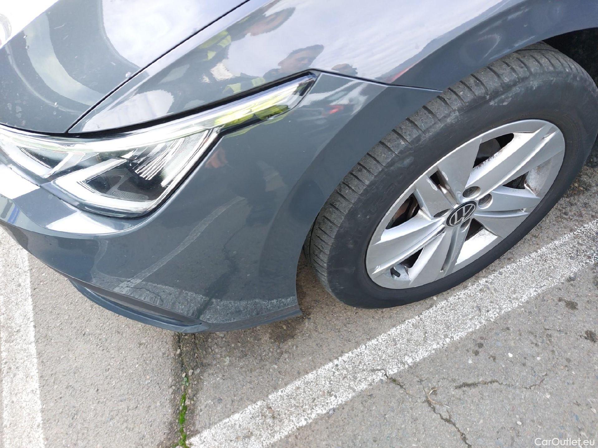  Volkswagen  Golf  VOLKSWAGEN / 2020 / 5P / familiar Life 1.0 eTSI 81kW (110CV) DSG Variant #3