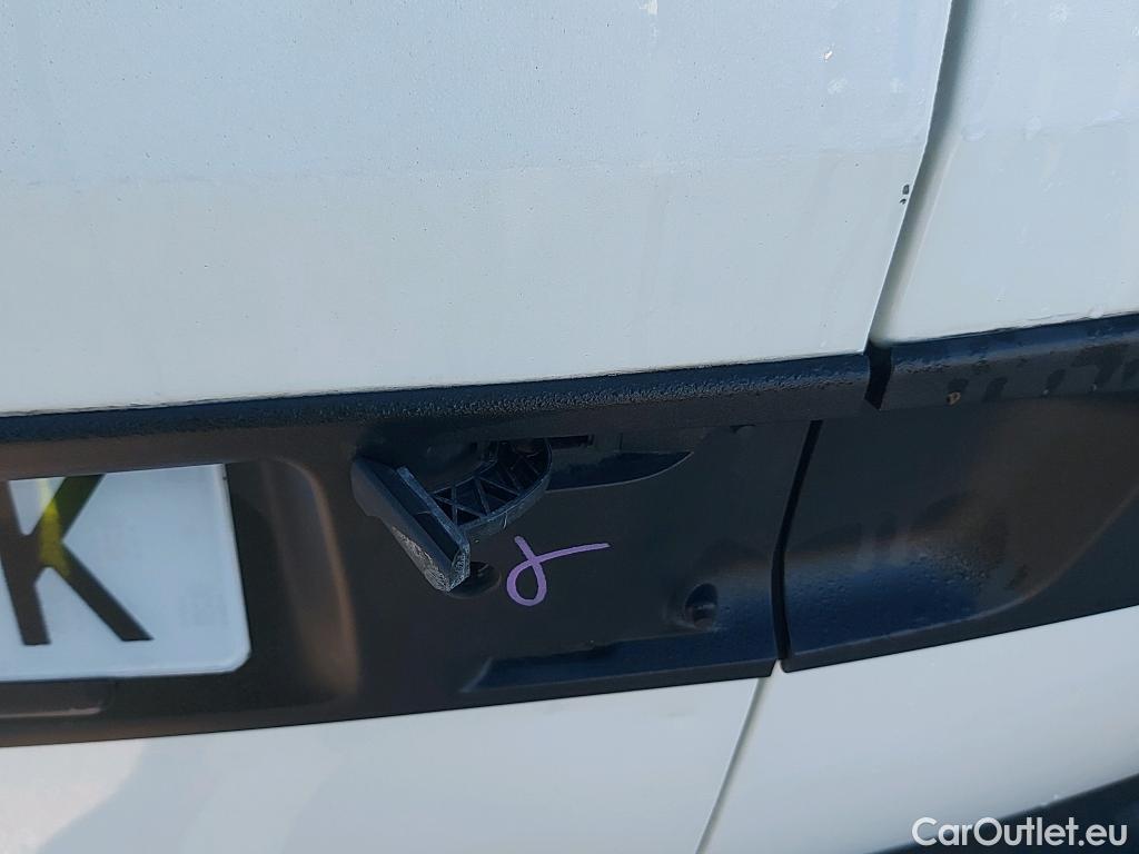  Fiat  Doblo FIAT Doblò Cargo/2015/4P/furgón derivado de turismo Cargo SX 1.3 Mjet 70 kW (95 CV) #16