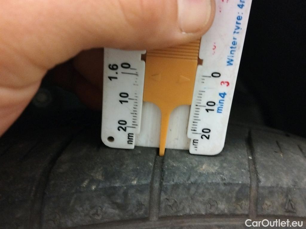  Toyota  Yaris TOYOTA  / 2017 / 5P / berlina con portón 1.5 100H Active #14