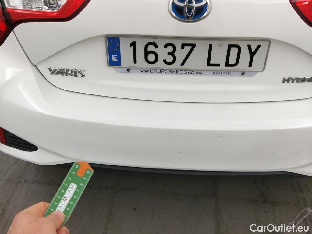  Toyota  Yaris TOYOTA  / 2017 / 5P / berlina con portón 1.5 100H Active #18