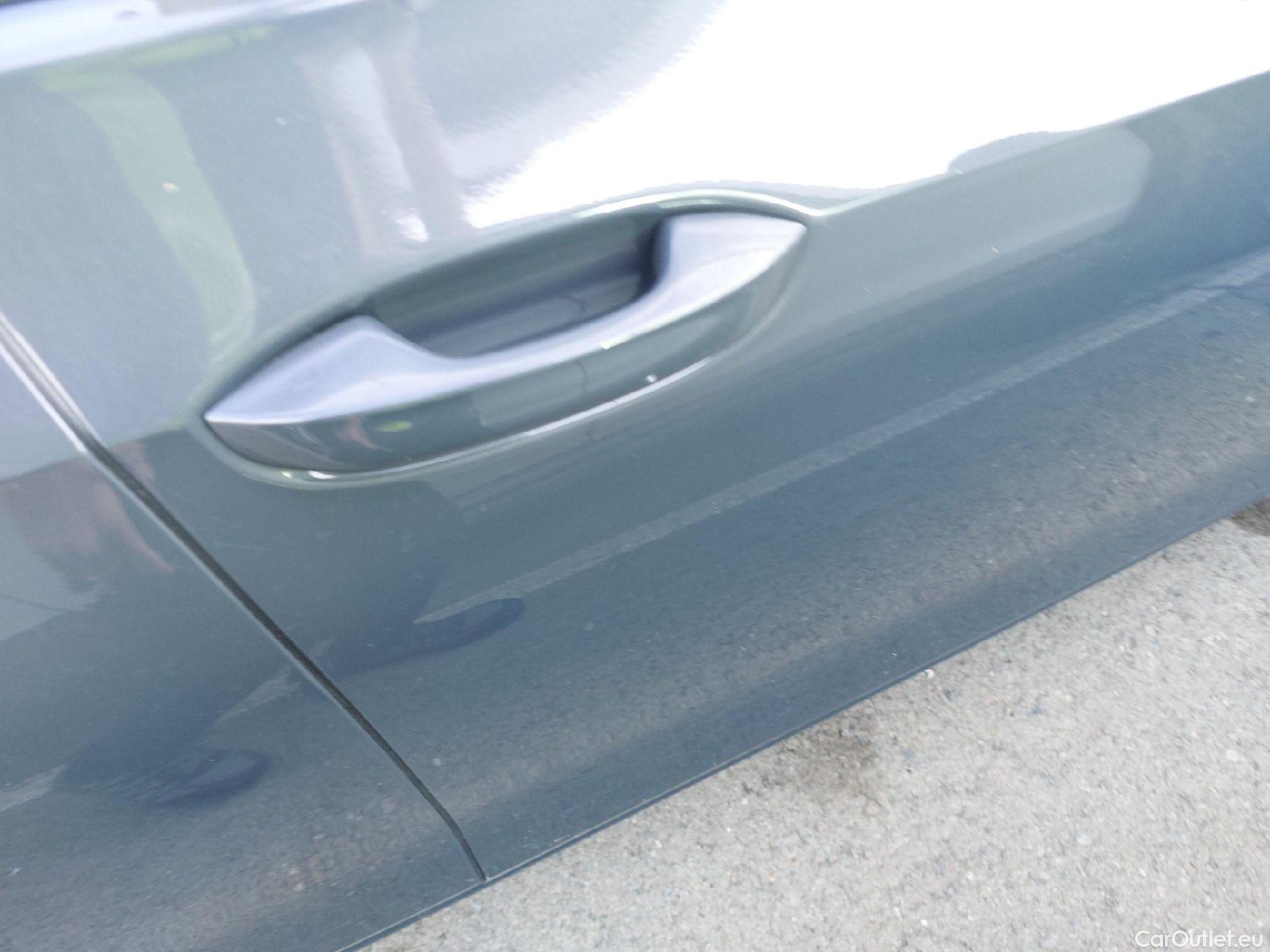  Volkswagen  Golf  VOLKSWAGEN / 2020 / 5P / familiar Life 1.0 eTSI 81kW (110CV) DSG Variant #18