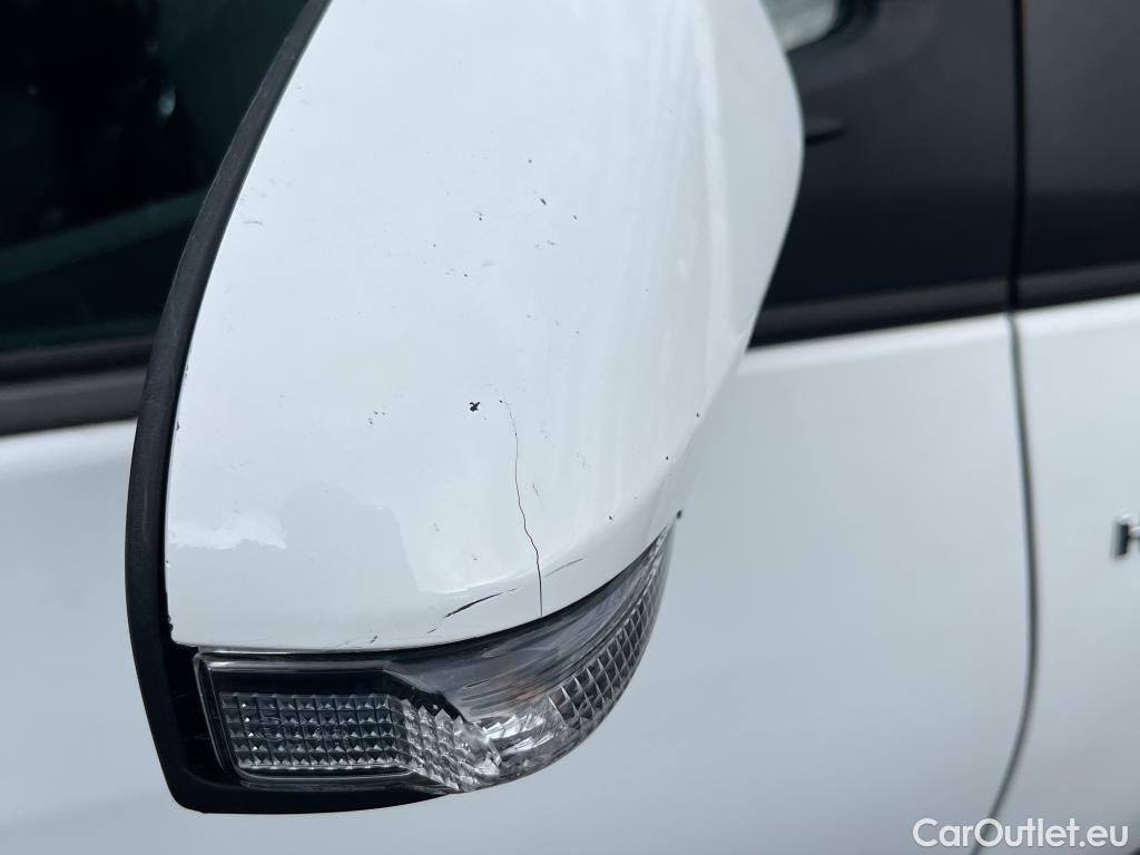  Toyota  Yaris TOYOTA  / 2017 / 5P / berlina con portón 1.5 100H Active #15