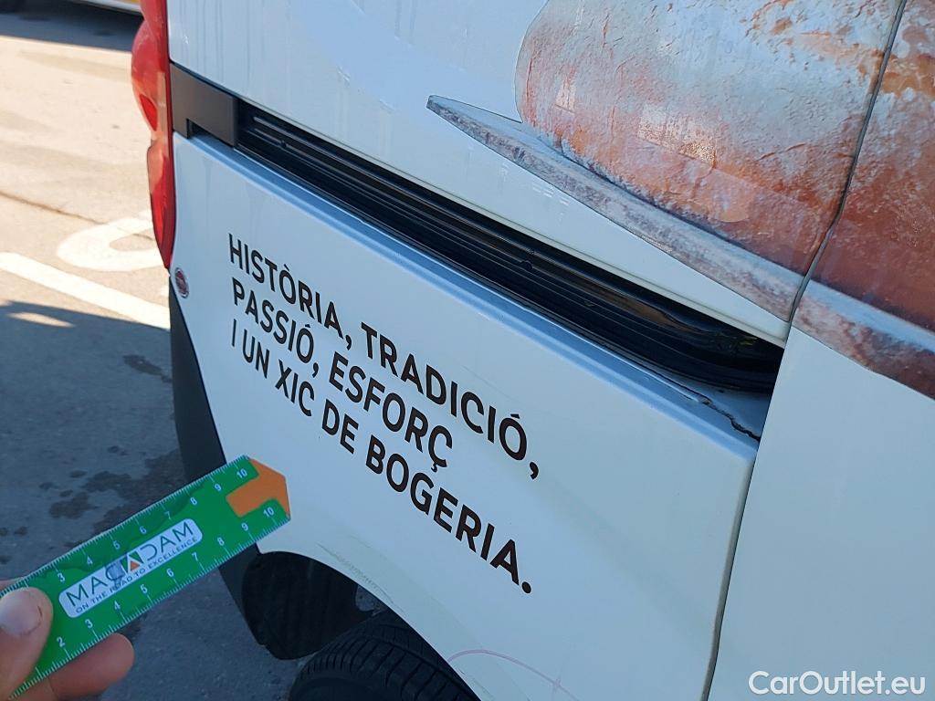  Fiat  Doblo FIAT Doblò Cargo/2015/4P/furgón derivado de turismo Cargo SX 1.3 Mjet 70 kW (95 CV) #26