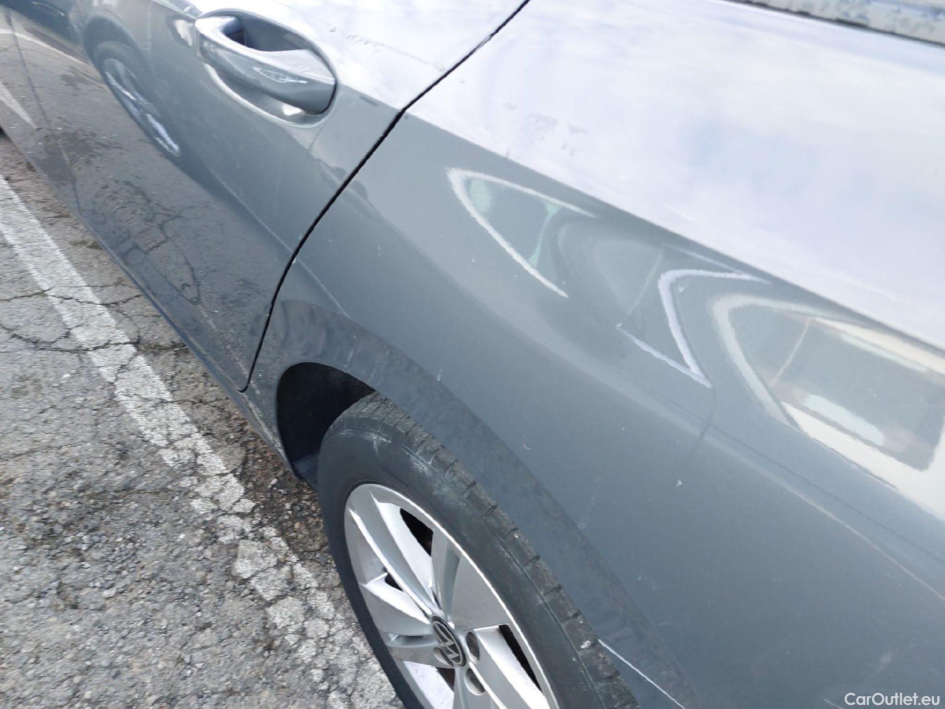  Volkswagen  Golf  VOLKSWAGEN / 2020 / 5P / familiar Life 1.0 eTSI 81kW (110CV) DSG Variant #9