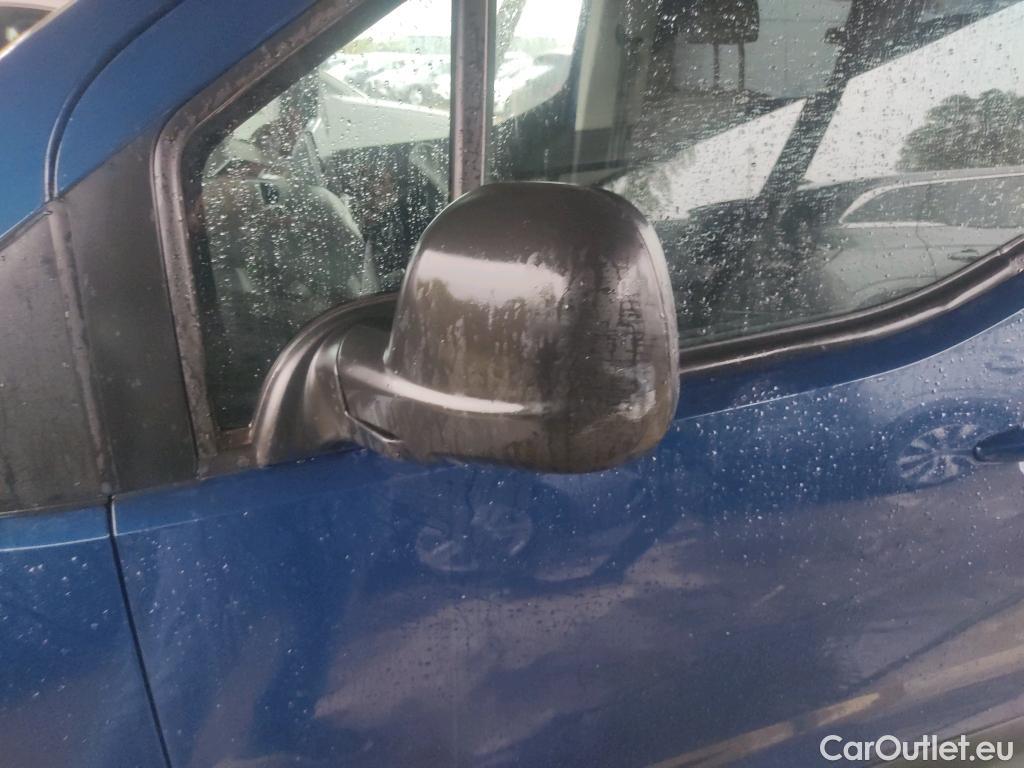  Opel  Combo OPEL  Life / 2018 / 5P / monovolumen compacto 1.5 TD 96kW (130CV) S/S Edition Plus L #14