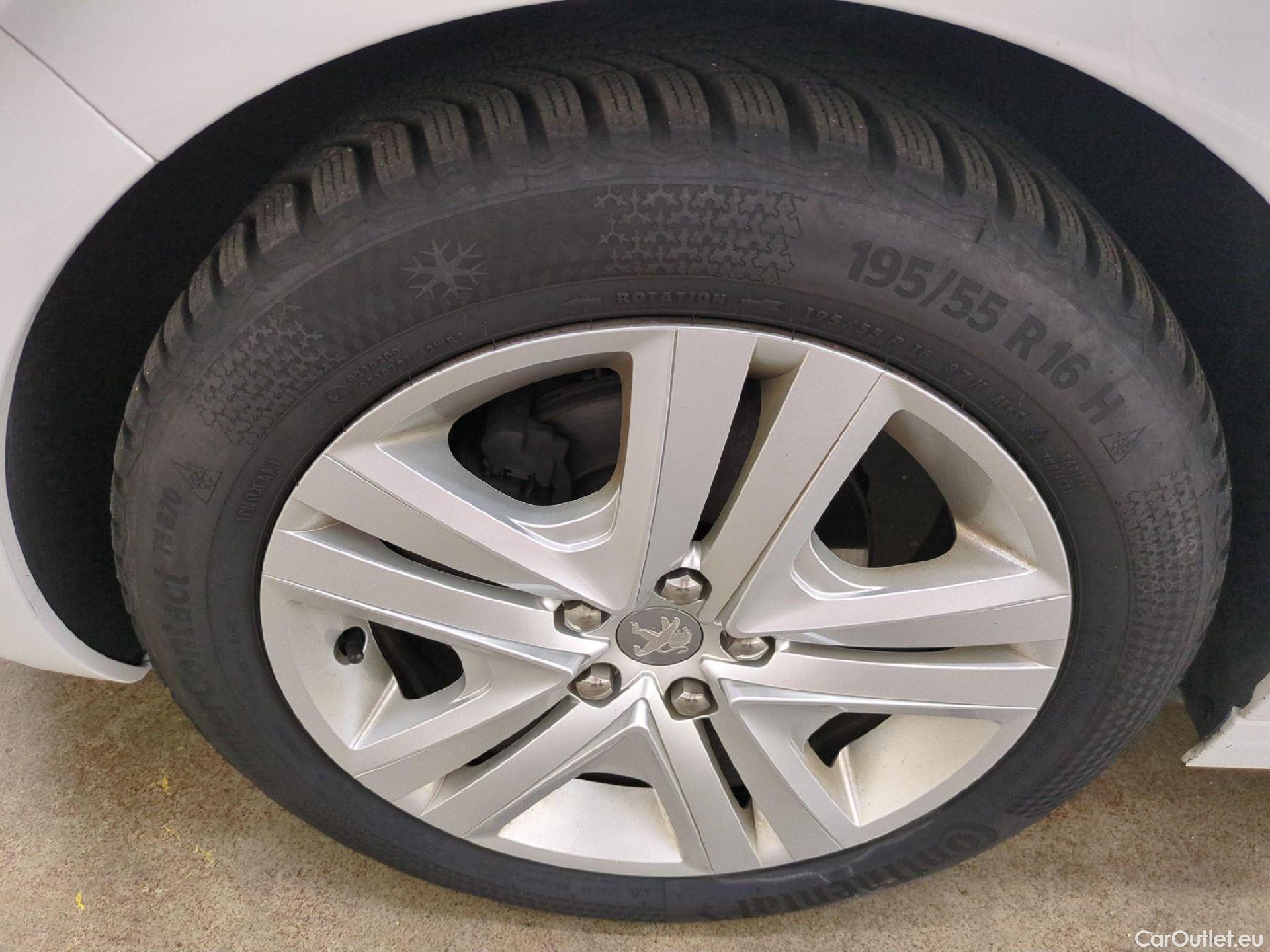  Peugeot  208  Allure Business 1.2 PureTech 110CV BVM5 E6 #3