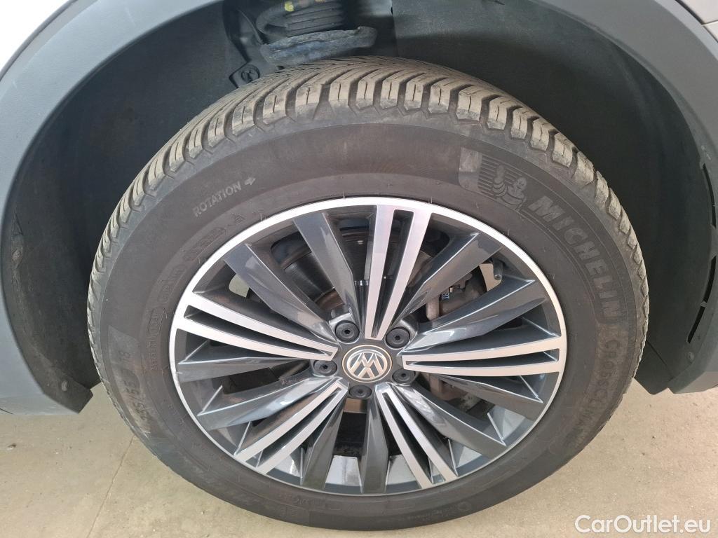  Volkswagen  Tiguan VOLKSWAGEN  Allspace / 2017 / 5P / SUV 2.0 TDI 150 DSG7 Carat Exclusive #58