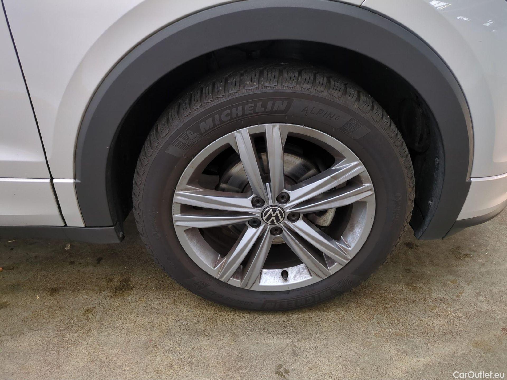  Volkswagen  T-CROSS VOLKSWAGEN  / 2018 / 5P / SUV 1.0 TSI 110ch DSG R-Line(SP) #10