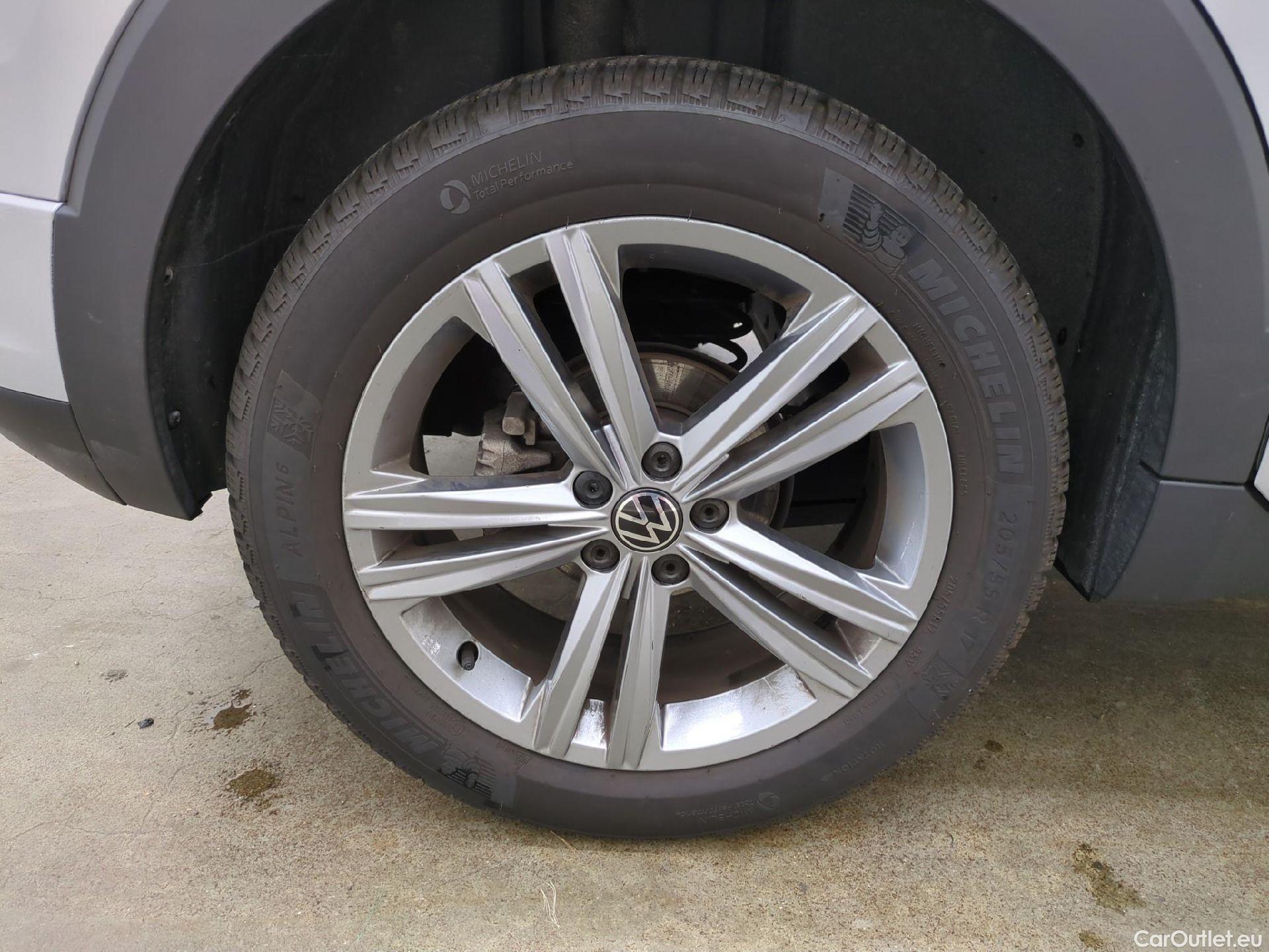  Volkswagen  T-CROSS VOLKSWAGEN  / 2018 / 5P / SUV 1.0 TSI 110ch DSG R-Line(SP) #9