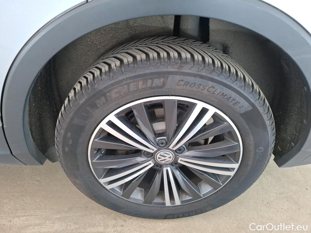  Volkswagen  Tiguan VOLKSWAGEN  Allspace / 2017 / 5P / SUV 2.0 TDI 150 DSG7 Carat Exclusive #23