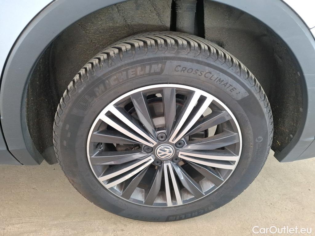  Volkswagen  Tiguan VOLKSWAGEN  Allspace / 2017 / 5P / SUV 2.0 TDI 150 DSG7 Carat Exclusive #24