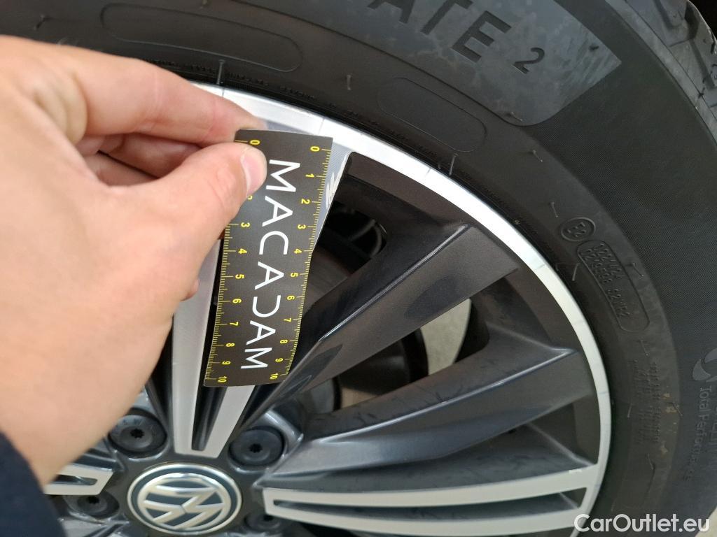  Volkswagen  Tiguan VOLKSWAGEN  Allspace / 2017 / 5P / SUV 2.0 TDI 150 DSG7 Carat Exclusive #27