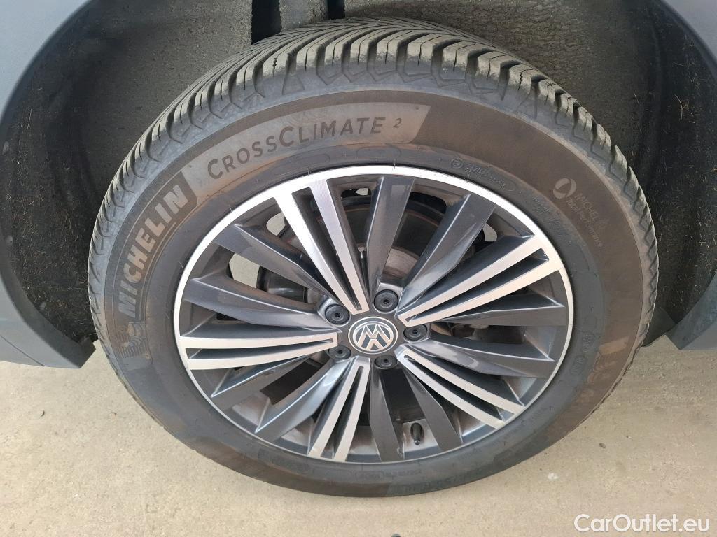  Volkswagen  Tiguan VOLKSWAGEN  Allspace / 2017 / 5P / SUV 2.0 TDI 150 DSG7 Carat Exclusive #67