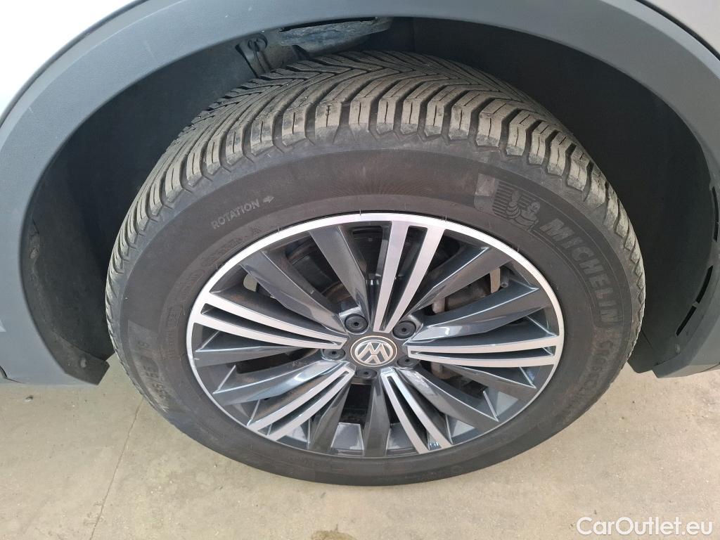  Volkswagen  Tiguan VOLKSWAGEN  Allspace / 2017 / 5P / SUV 2.0 TDI 150 DSG7 Carat Exclusive #57