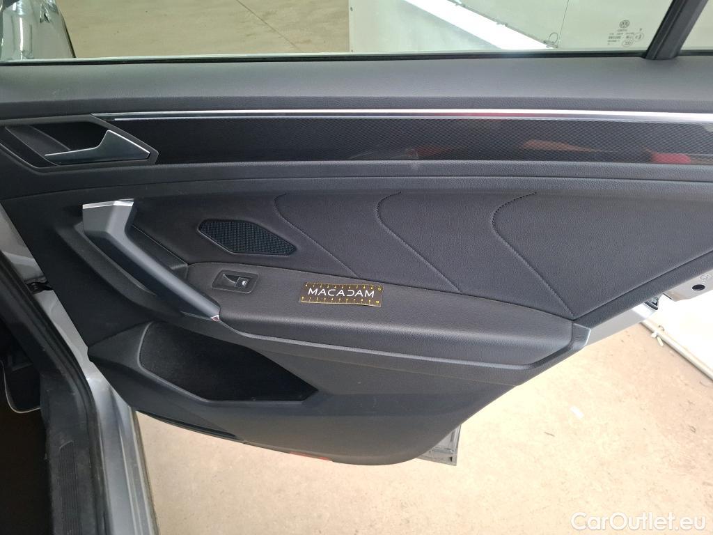  Volkswagen  Tiguan VOLKSWAGEN  Allspace / 2017 / 5P / SUV 2.0 TDI 150 DSG7 Carat Exclusive #41