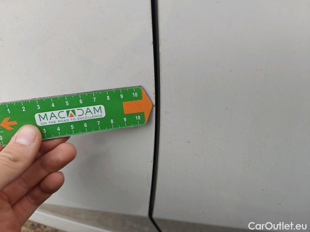  Bmw  Serie 1 BMW  / 2019 / 5P / berlina con portón 116d #28