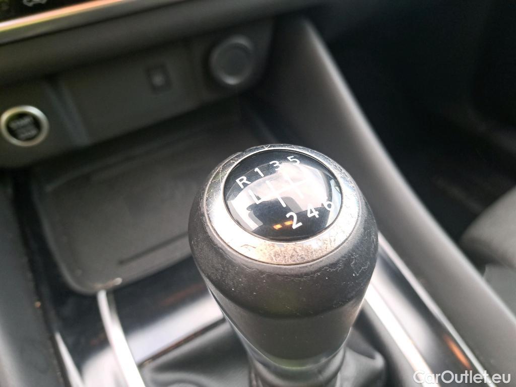  Nissan  Qashqai NISSAN  / 2021 / 5P / todoterreno DIG-T 103kW mHEV 4x2 Premiere Edition(SL) #5