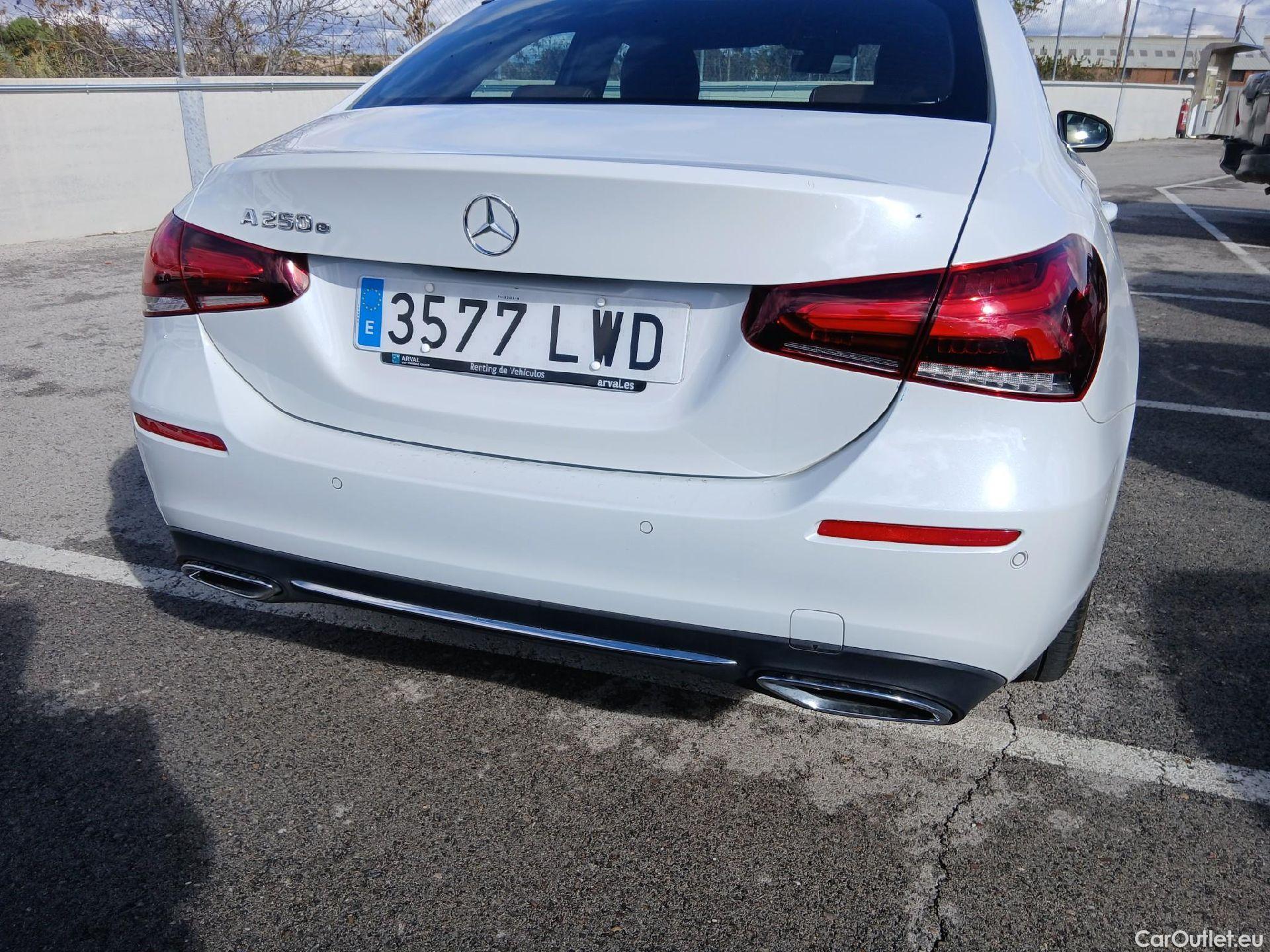  Mercedes  A-Klasse MERCEDES-BENZ Clase A / 2018 / 4P / sedán Sedán A 250 e #13