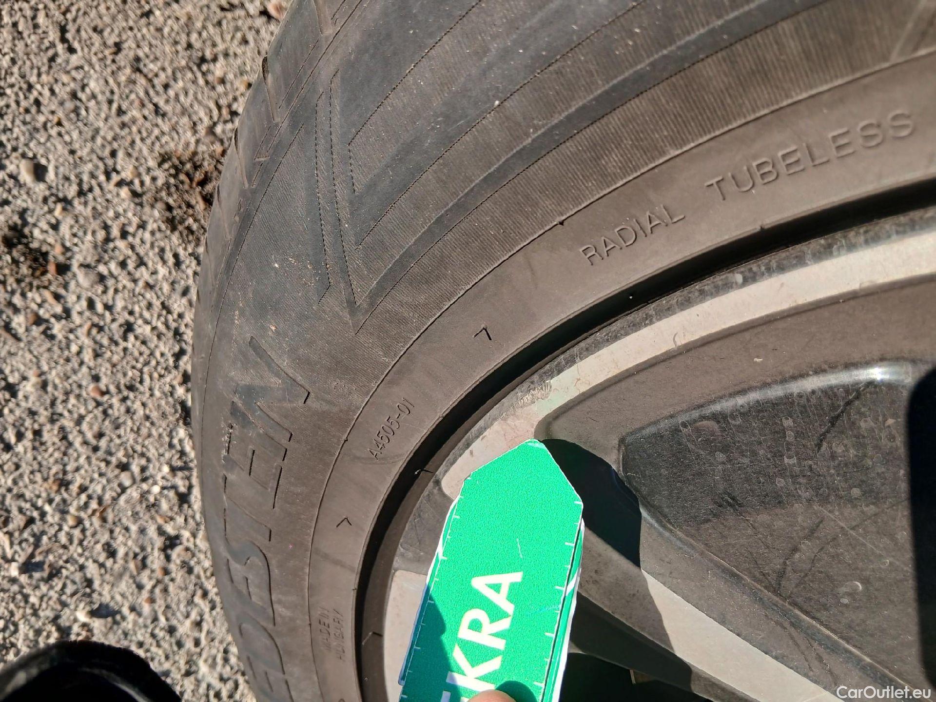  KIA  Sportage KIA  / 2022 / 5P / todoterreno 1.6 T-GDi 118kW (160CV) Drive 17