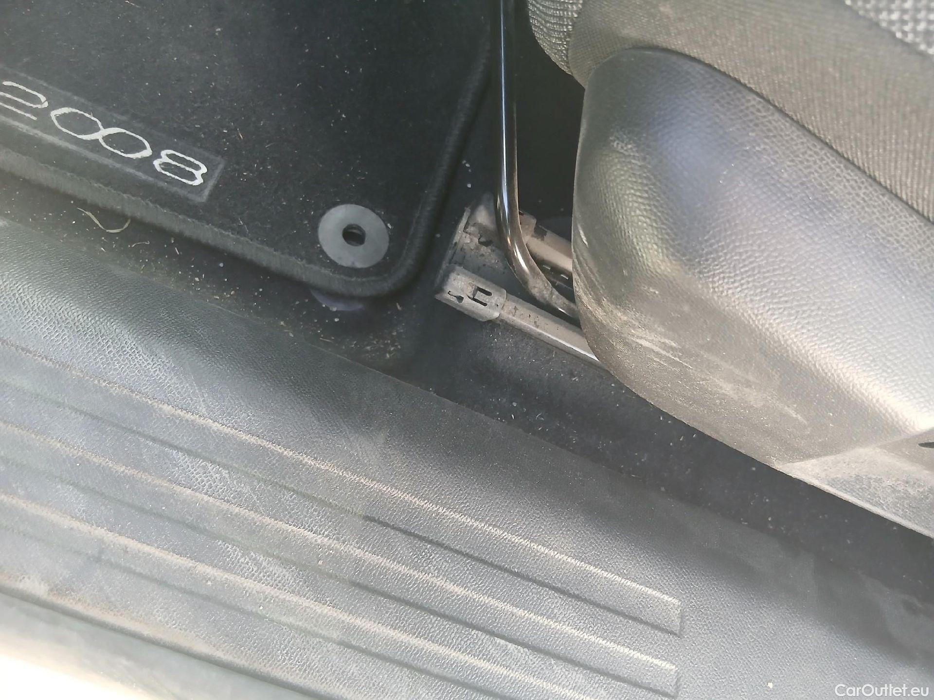  Peugeot  2008 PEUGEOT  / 2019 / 5P / todoterreno Active BlueHDI 81kW (110CV) #2