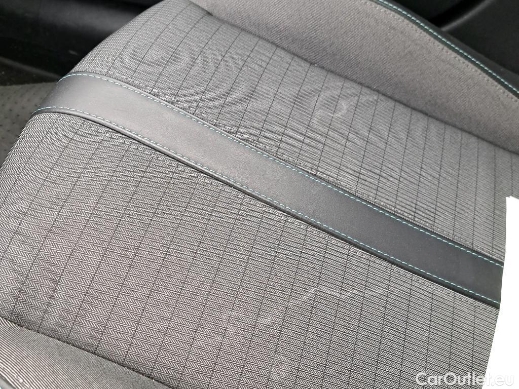  Peugeot  208 PEUGEOT  / 2019 / 5P / berlina con portón PureTech 73kW (100CV) Allure #19