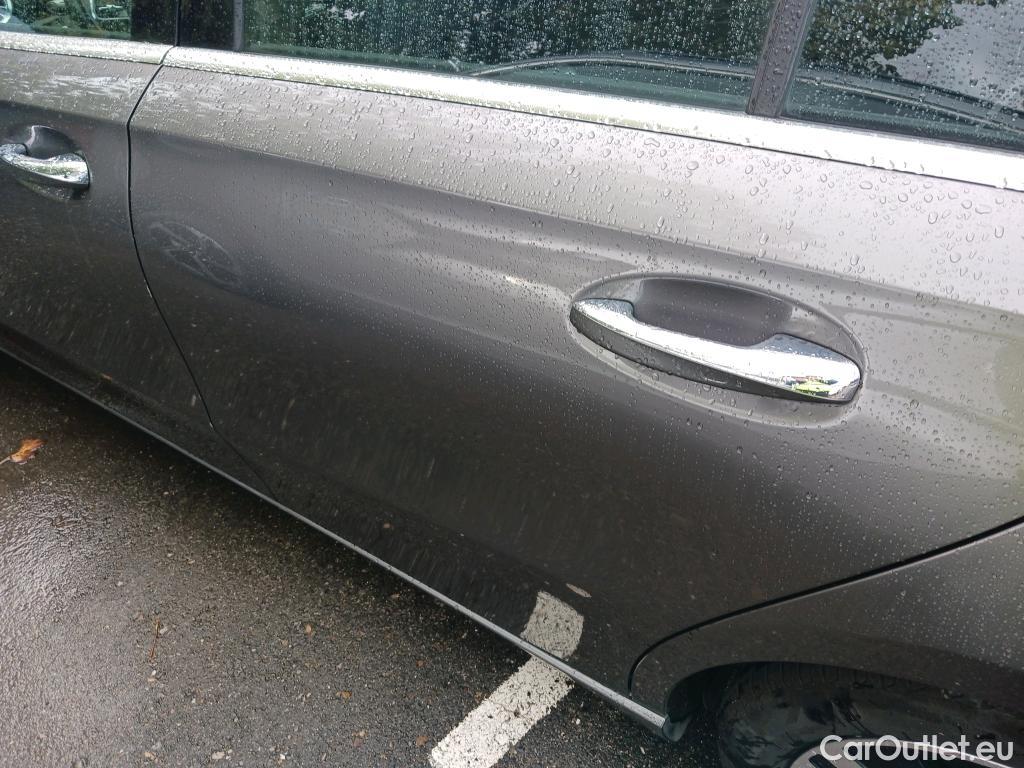  Mercedes  A-Klasse MERCEDES-BENZ Clase A / 2018 / 4P / sedán Sedán A 180 d #16