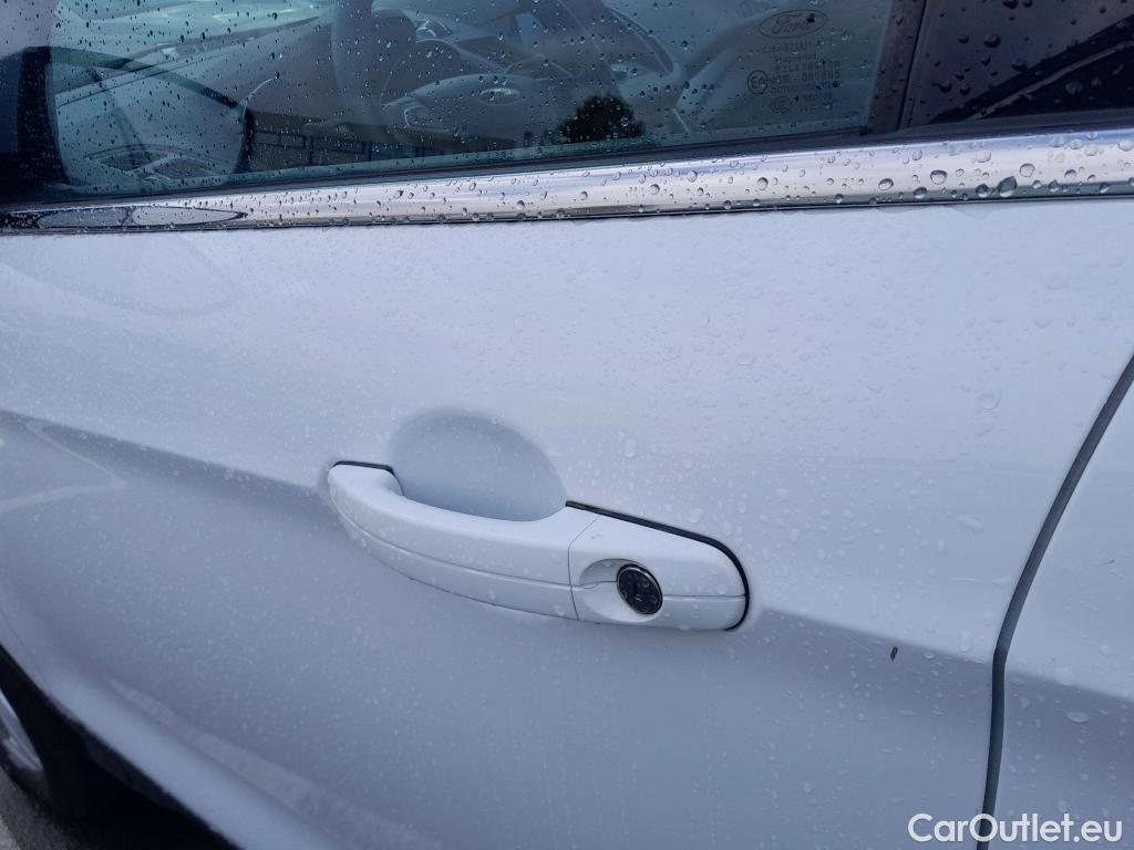  Ford  Kuga FORD  / 2016 / 5P / todoterreno 1.5 EcoBoost 88kW 4x2 Trend+ (CX) #13